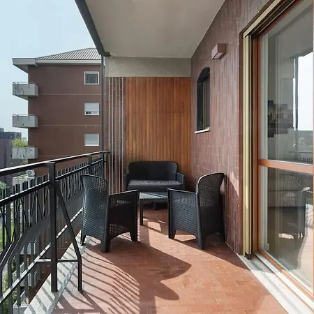 Moderno, Luminoso, Spazioso Con Vista Lejlighed